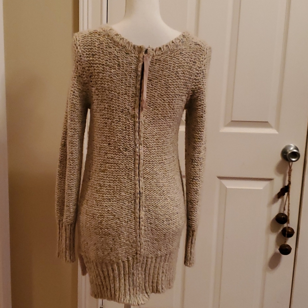 ANTHROPOLOGIE RUBY MOON SWEATER SIZE MEDIUM - Picture 2 of 5